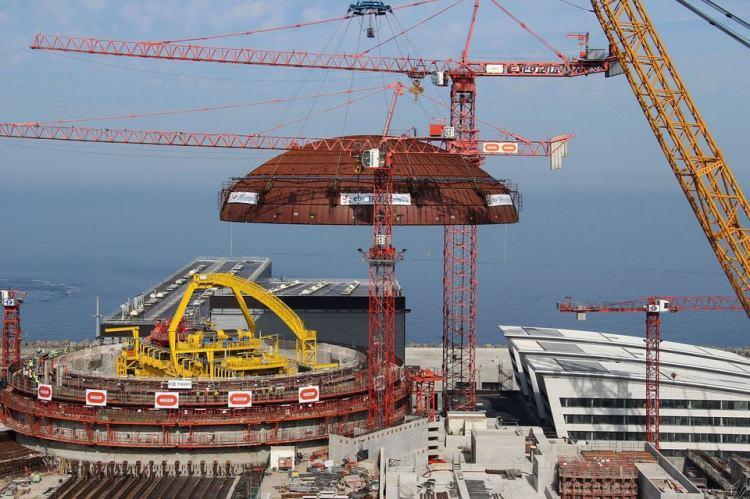 <p>Enerji ve Tabii Kaynaklar Bakanı Alparslan Bayraktar 30 Haziran'da yaptığı açıklamada, Akkuyu Nükleer Güç Santrali'nde 4 reaktörün aynı anda inşasının devam ettiğini belirterek, 'Bu yıl içinde ilk reaktörün testlerine başlamayı hedefliyoruz.</p>
