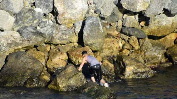 <p>Ceuta özerk kenti başkanı Juan Vivas, 23 Ağustos'ta basına yaptığı açıklamada, kentteki düzensiz göçmenler için ayrılan barınma merkezlerindeki doluluk oranının yüzde 422'nin üzerinde olduğundan şikayet etmişti.</p>

<p> </p>

<p> </p>

<p> </p>

<p> </p>

<p> </p>

<p> </p>

<p> </p>

<p> </p>
