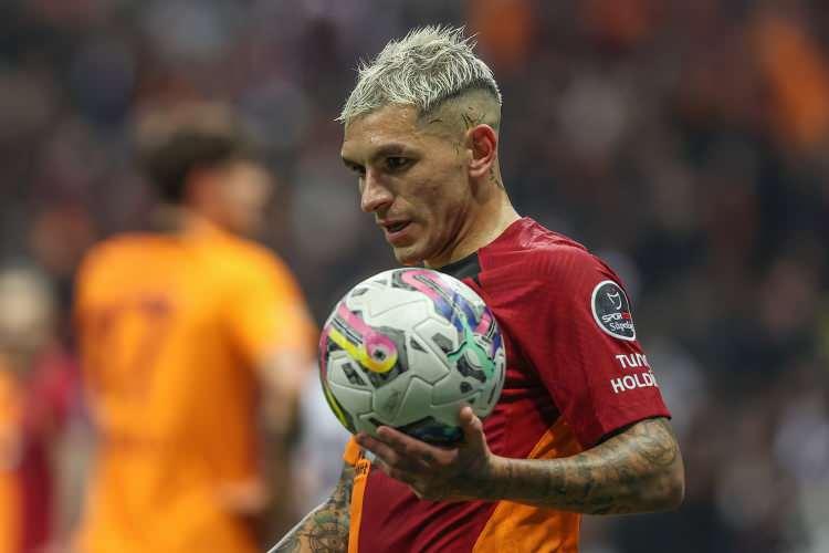 <p>İsviçre ekibini eleyerek yoluna Şampiyonlar Ligi'nde devam etmek isteyen Galatasaray'da Lucas Torreira ile ilgili flaş bir iddia ortaya atıldı.</p>

<p> </p>
