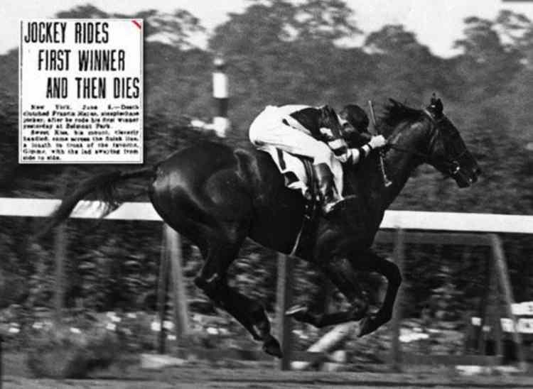 <p>1923'te jokey Frank Hayes, yarış ortasında ölümcül kalp krizi geçirmesine rağmen New York'taki Belmont Park'ta bir yarışı kazandı. Vücudu eyerde kaldı ve galibiyet için bitiş çizgisini geçti.</p>