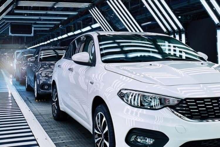 <p>Tüketiciler devam eden kampanyalarla alım yapıyor. Markaların başlattıkları kampanyalarda faizsiz kredi, dosya masrafsız kredi imkânı, nakit alım indirimi, 'şimdi al sonra öde' uygulamaları var. </p>