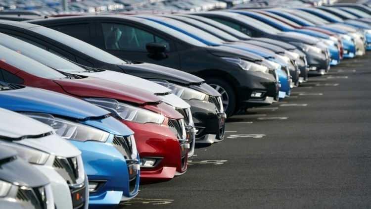 <p>Elektrikli otomobiller için de özel kampanyalar görülüyor. Bazı markalar ev tipi şarj cihazı hediye ederken, bazıları da 40 bin TL'ye varan şarj desteği ile bir yıl uzatılmış garanti avantajı veriyor.</p>
<p> </p>
