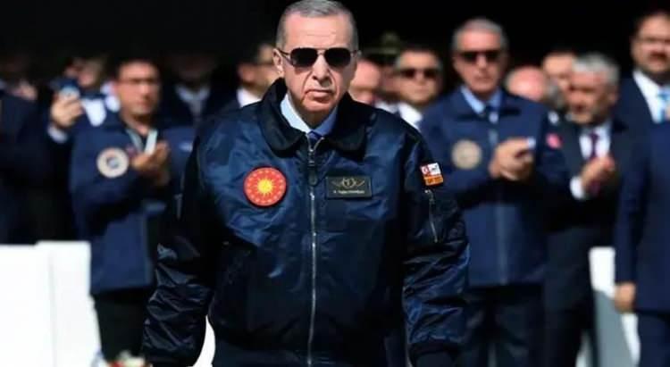<p><span style="color:#B22222"><strong>ERDOĞAN DÖNEMİNDE İVME KAZANDI</strong></span></p>
<p>Türkiye'nin, savunma sanayisini 1980'lerden beri inşa ettiği bilgisi verildikten sonra ise, Güçlü savunma sanayi vizyonunun, Cumhurbaşkanı Recep Tayyip Erdoğan döneminde ivme kazandığının altı çizildi.</p>