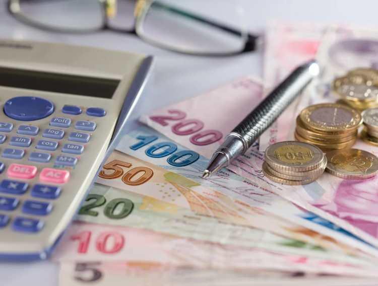 <p>Ev kadınları daha az prim ödeyerek daha erken emekli olabilecek. Sadece emeklilik değil sosyal güvence ile birlikte sağlık hizmetlerinden de ücretsiz yararlanabilecekler.</p>

<p> </p>

<p> </p>
