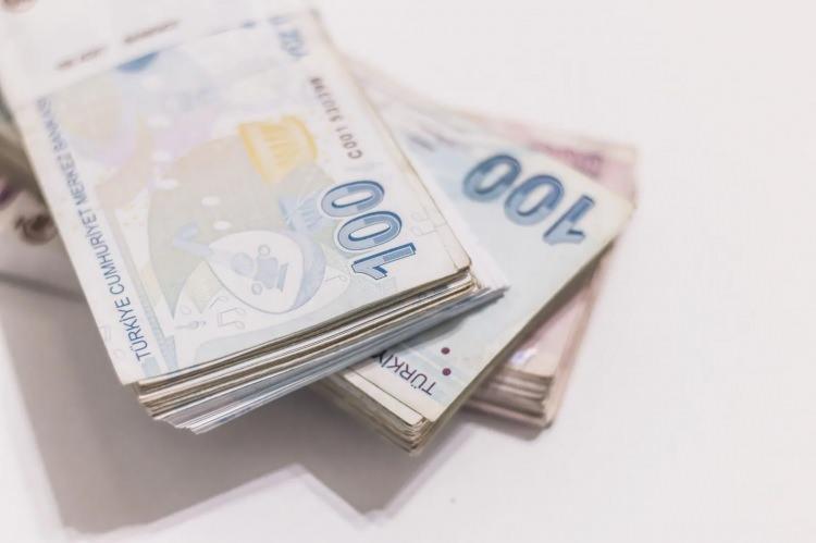 <p><strong>YIPRANMA HAKKI-</strong></p>
<p><br />
Ev kadınlarına uygulanacak yıpranma çalışan anneler için de geçerli olacak. Çalışan annelere de çocuk sayısına göre prim eklemesi yapılacak.</p>