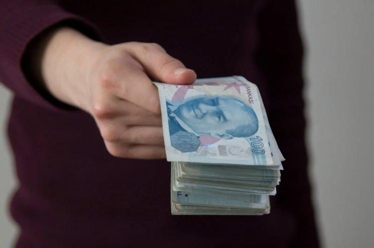 <p>Örneğin anneye 2 yıllık bir prim eklenmiş ise yaş şartı 2 yaş geriye çekilecek.</p>

<p>Burada da çocuk sayısı önemli kriter olacak.</p>

<p> </p>

<p><strong>KAYNAK: HÜRRİYET</strong></p>
