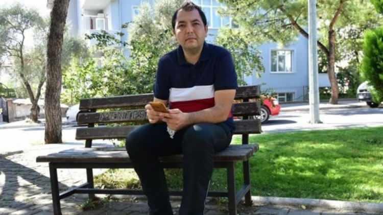 <p><span style="color:#000000"><strong>Muğla'da 5 yıl önce, Büyükşehir Belediyesi'nde belediye otobüs şoförü olarak çalışan Cihan Altın'ın hayatı duyduğu tek bir cümle ile tamamen değişti. Türk filmlerini aratmayan olayda, bir yolcu Altın'ın yanına gelerek "Sen Kömürcü Orhan'ın oğlu değil misin; şu bin lirayı al da babana ver. Ona, aldığımız kömür nedeniyle borcumuz var" deyip indi.</strong></span></p>