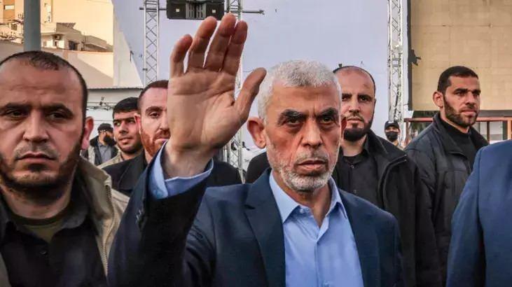 <p><span style="color:#B22222"><strong>GİZEMLİ İLETİŞİM AĞI</strong></span></p>

<p>Amerikalı ve İsrailli yetkililer, Sinvar'ın elektronik iletişimi &ccedil;oktan terk ettiğini ve karmaşık bir istihbarat ağından ka&ccedil;ındığını s&ouml;yledi.</p>
