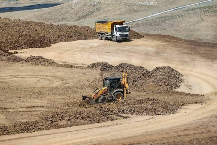 <p><strong>"BÖLGEMİZ İÇİN ÇOK ÖNEMLİ"</strong></p>

<p>Kaymakam Aydoğan ise TPAO'nun bölgede yürüttüğü çalışmalardan memnuniyet duyduklarını dile getirdi.</p>

<p> </p>

