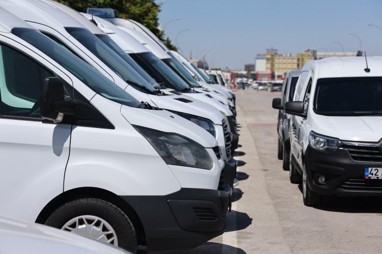 <p>Sıfır aracın fiyatı distribütörün ya da bayinin sunduğu fiyatla plakası takılmış bir araba ya da aynı bir aracın arasındaki makasa baktığımızda şu an için bunu aslında çok fevkalade görebiliriz. </p>
