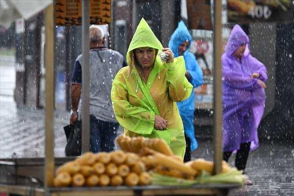 <p>İstanbul ile Kırklareli ve Tekirdağ'ın doğusunda yerel kuvvetli yağış uyarısında bulunuldu.</p>
