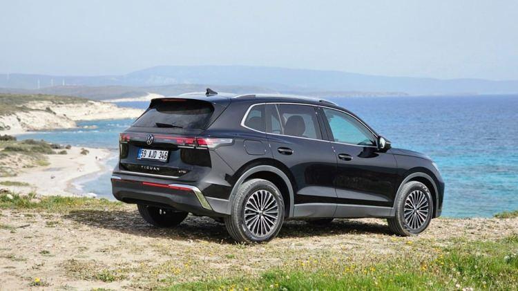 <p><strong>13 - VOLKSWAGEN TİGUAN-</strong></p>

<p> </p>

<p>Volkswagen Tiguan 6 bin 590 adetlik satış gerçekleştirdi.</p>
