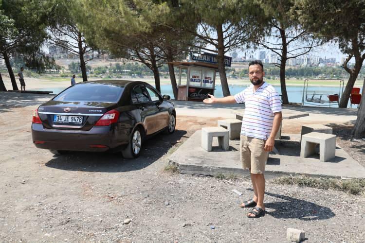 <p>Bu sırada Salih Karabudak kayınvalidesinin cep telefonunu aradı ve bir kişi telefonu açıp, "Ben bu çantayı Çatalan Köprüsü'nde buldum. Buradan gelin alın, ben polisle uğraşamam" dedi. Köprüye giden aile burada da çantayı bulamadı.</p>
<p> </p>