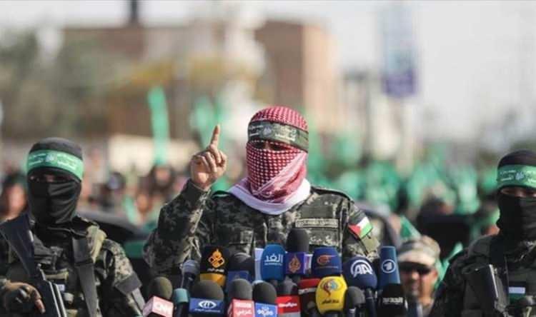 <p>Hareketten yapılan yazılı açıklamada, İsrail’in Gazze Şeridi’nde yürüttüğü "soykırım savaşı" ile Batı Şeria’daki saldırıların ve Kudüs ile Mescid-i Aksa’da uygulamaya çalıştığı projelerinin "ateşe benzin dökmek" olduğuna dikkati çekilerek, Filistin halkının mukaddesatını korumak için direnişini sürdüreceği kaydedildi.</p>
