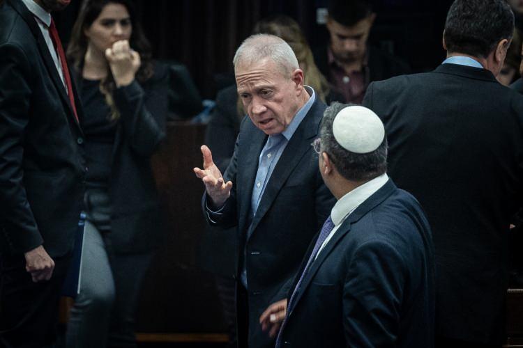 <p>​​Bakan Gallant, açıklamasında, "Ben-Gvir'in eylemleri İsrail devletinin ulusal güvenliğini ve uluslararası statüsünü tehlikeye atıyor." ifadesini kullandı.</p>
