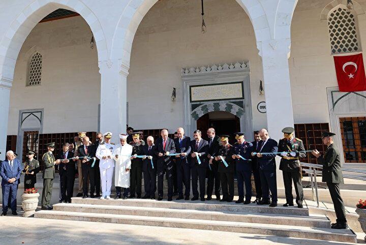 <p>Buradaki program öncesi ise Cumhurbaşkanı Erdoğan, Milli Savunma Üniversitesi Kara Harp Okulu camii açılışına katıldı.</p>
