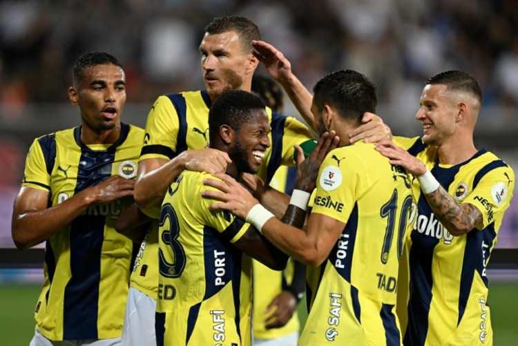 <p><strong>"Hemen otobüse götür, iki kişi boş ortada oturttur. Uçakla döndüğünde business koltuk, en önde oturttur."</strong></p>