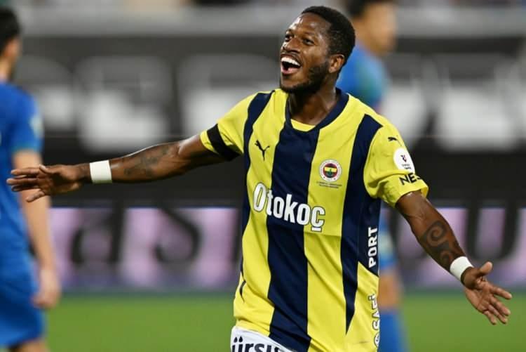 <p><strong>"Fred ile Fenerbahçe'yi görüyorsun. Szymanski başka oynuyor. İsmail zaten iyi oynuyor ama Fred ile beraber bir başka oynuyor."</strong></p>
