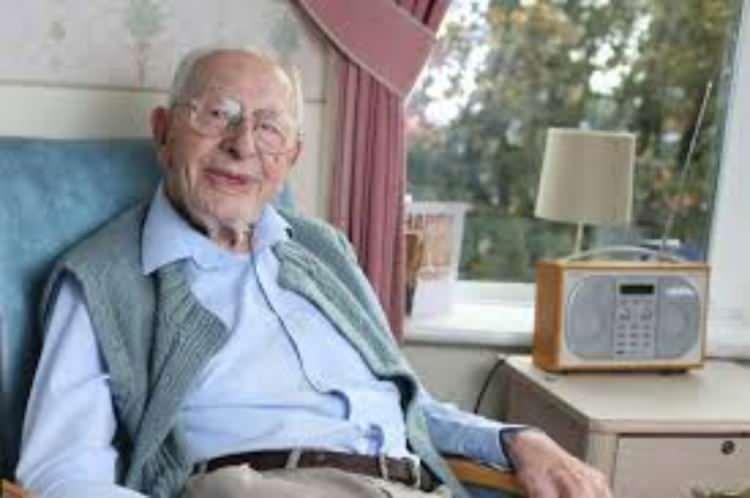 <p>Tinniswood, tuttuğu takım Liverpool kurulduktan 20 yıl sonra doğdu. Kul&uuml;b&uuml;n bug&uuml;ne dek kazandığı 66 kupadan, ikisi hari&ccedil; hepsini g&ouml;rd&uuml;. Yalnızca 1901 ve 1906 yıllarındaki lig şampiyonluklarını ka&ccedil;ırdı.</p>
