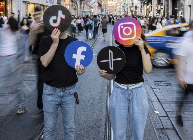 <p>Instagram: Yüzde65.4</p>
