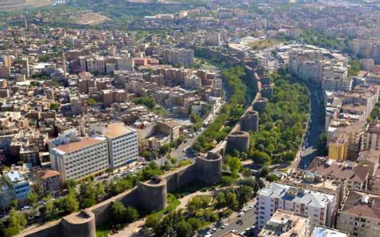 <p><strong>Diyarbakır</strong></p>

<p> </p>

<p><strong>Aldığı göç sayısı: 49 440 kişi</strong></p>
