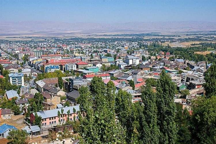 <p><strong>Muş</strong></p>

<p> </p>

<p><strong>Aldığı göç sayısı: 18 904 kişi</strong></p>
