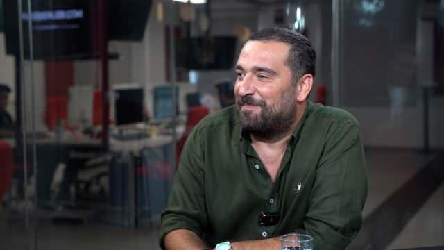 <p><span style="color:#FF0000"><strong>"G&Ouml;Z&Uuml;M&Uuml; A&Ccedil;TIĞIMDA ALLAH'IM NEDEN BEN DİYE AĞLADIM"</strong></span></p>

<p><span style="color:#000000"><strong>G&ouml;z&uuml;n&uuml; a&ccedil;tığı ilk an hissettiği duyguları anlatan Yaşar, "Ameliyattan sonra asker hastanesinde g&ouml;z&uuml;m&uuml; a&ccedil;tıktan sonra Allah'ım neden ben diyerek ağlamaya başladım. Sonra karşımda yatan bir asker kardeşimiz mayına basmış 1 bacak, 2 kol, 2 g&ouml;z yok. Babası başucunda ağlıyor ama oğluna hissettirmemek i&ccedil;in kendi i&ccedil;inde savaş veriyor. Sonra kendi halimi d&uuml;ş&uuml;n&uuml;p Allah'ım sana ş&uuml;k&uuml;rler olsun diyerek o dakika her şeyi unuttum. Kendimle hep barışıktım." şeklinde konuştu.</strong></span></p>
