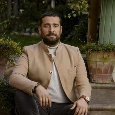 <p><span style="color:#000000"><strong>Hatta hastaneye kaldırılırken kan kaybından bayıldım. &Ccedil;ok kaybettiğim i&ccedil;in &ouml;leceğimi d&uuml;ş&uuml;nd&uuml;m. Kan kaybından &uuml;ş&uuml;meye başlayınca beni bayıltmalarını istedim."</strong></span></p>
