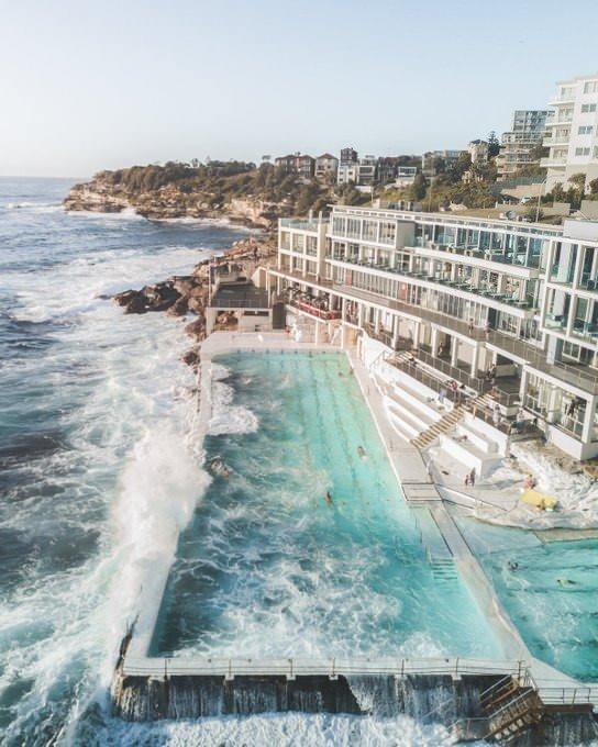 <p>Bondi Iceberg Havuzu- Avustralya</p>
<p>Bu devasa tuzlu su havuzu, doğal yollardan içinin deniz suyuyla dolmasını sağlayan okyanus dalgalarının çarpışıyla daha da ikonik hale geliyor.</p>