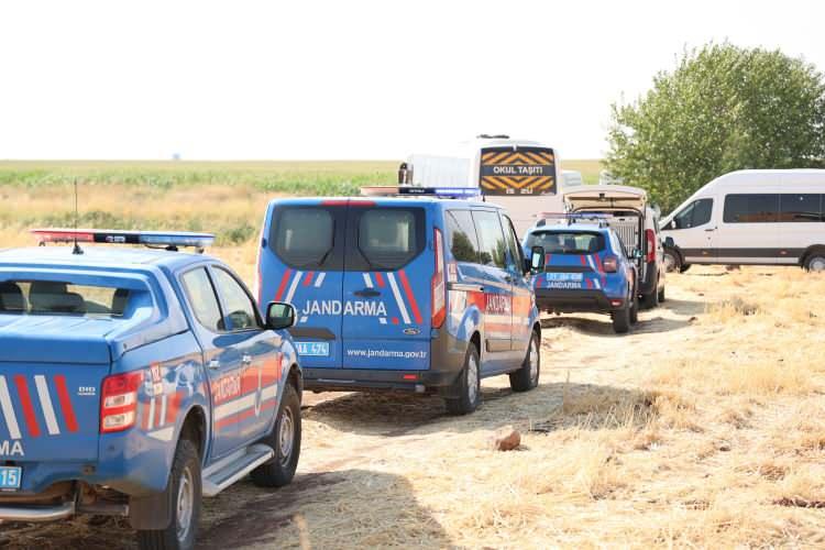 <p>21 Ağustos'tan bu yana kayıp olan 8 yaşındaki Narin'in cansız bedeni dere yatağında bulundu.</p>
