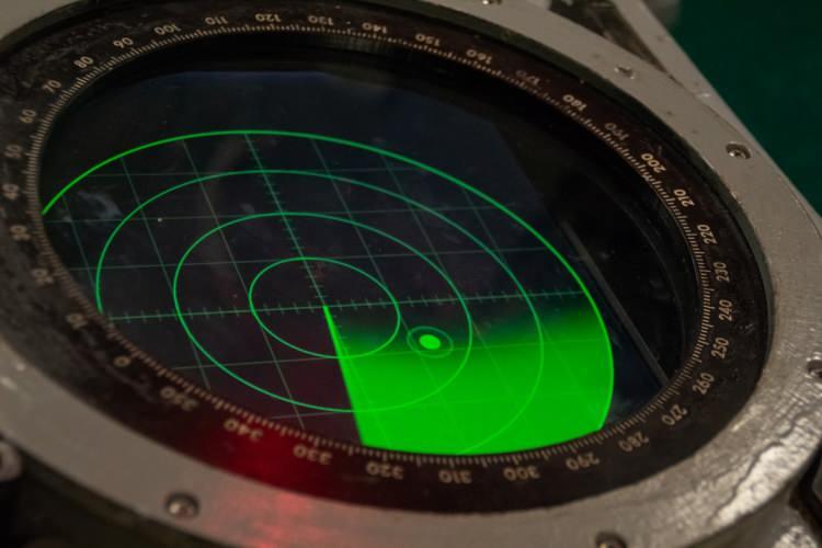 <p>İyonosferde elektrik yüklü parçacıkların aniden ortadan kaybolması sonucu oluşan anomali olan plazma balonlarının GPS sinyallerini ve uydu iletişimini kesintiye uğrattığından tespit edilmeleri büyük önem taşıyor.</p>
