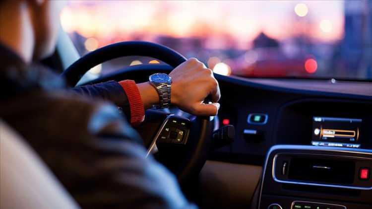 <p>Otomobil ve hafif ticari araç pazarı böylece ağustosta yüzde 0,8 artarak 90 bin 134 adede yükseldi.</p>
<p>Otomotiv sektörü için rekor yılı olan 2023’te ağustos ayında 89 bin 454 adet araç satışı gerçekleşmişti.</p>
