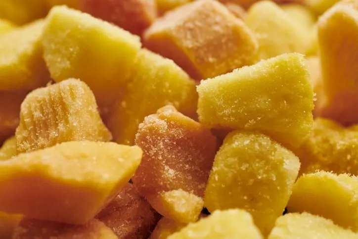 <p>Ananas Sadece Bir Meyve Değil: İçinizdeki Gizli "Savunma Mekanizmasını" Keşfedin!<br />
<br />
Ananas yerken kaşıntının tek sebebi bromelain enzimi değil! Bu egzotik meyvenin, sizi şaşırtacak başka bir savunma mekanizması daha var. Ananasın içindeki gözle görülmeyen minik ‘dikenler’ de bu rahatsızlığın asıl suçlularından. </p>
<p> </p>
<p> </p>