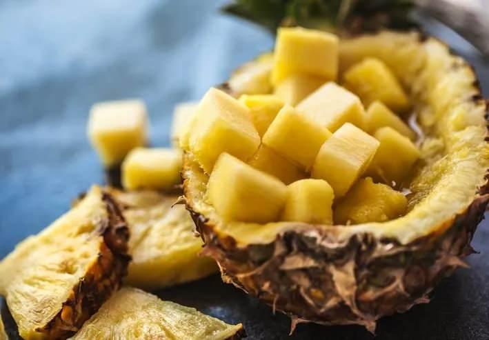<p>Yani ananas, dışarıdan masum görünse de aslında ısırıklarınıza karşı gizli bir savunma mekanizması geliştiriyor!</p>
<p> </p>