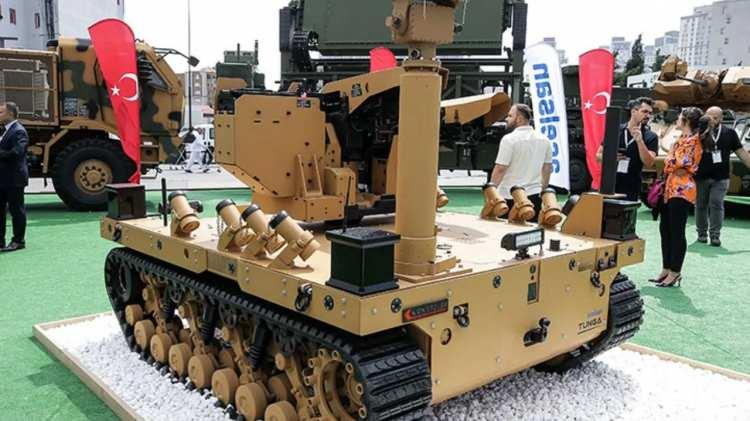 <p><span style="color:#B22222"><strong>AR-GE'YE BÜYÜK YATIRIM</strong></span></p>
<p>Aselsan.com sitesinden elde edilen bilgilere göre, Turkishtime tarafindan hazirlanan 2021 yilinda açiklanan “Ar-Ge 250, Türkiye’nin En Çok Ar-Ge Harcamasi Yapan Sirketleri” arastirmasina göre, 2020 yilinda en fazla Ar-Ge Harcamasi yapan sirket, 3.356.327.355 TL ile ASELSAN olmustur. Ayni arastirma sonuçlarina göre, Ar-Ge Merkezi’nde çalistirdigi 1117 kadin personel ile Türkiye’nin lideri ve Ar-Ge 250’nin sampiyonu ASELSAN olmustur. Sirket’in Ar-Ge’de görev yapan 5.264 lisans ve lisans üstü uzmanla, tipki harcamalarda oldugu gibi uzman insan kaynaginda da zirvede yer aldigi görülmüstür. ASELSAN’in dikkat çekici bir diger özelligi ise, kendisinden sonra gelen ikinci sirketin yaklasik iki kati lisans ve lisans üstü personele sahip olmasidir. ASELSAN, 2020 yili verilerine göre asagidaki kategorilerde liderligi elde etmistir.</p>
<p>Derleme: Ekonomim.com</p>