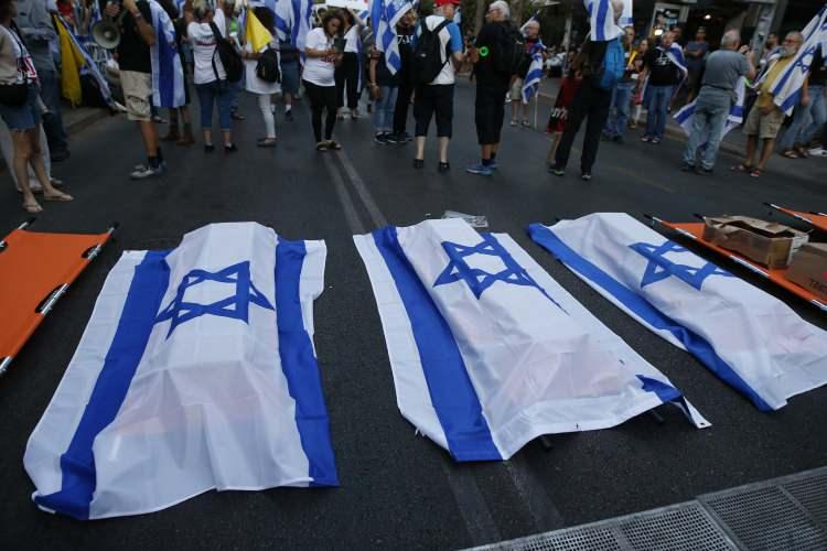 <p>İsrail ordusu, d&uuml;n Gazze Şeridi'nin Refah kentinde bir t&uuml;nelde 6 İsrailli esirin cesedine ulaşıldığını a&ccedil;ıklamıştı.</p>
