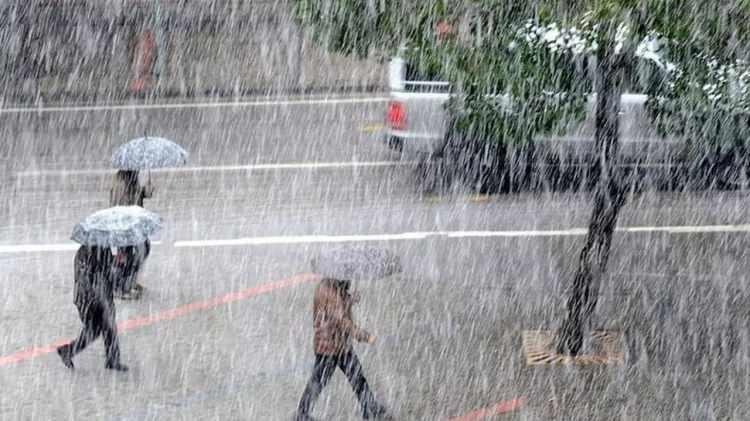 <p>ISPARTA 17°C, 29°C</p>

<p> </p>

<p>Parçalı, yer yer çok bulutlu, bu akşam ve yarın (Perşembe) öğle saatlerinden sonra yerel sağanak ve gök gürültülü sağanak yağışlı. Yarın doğu çevrelerinde görülecek yağışların yerel kuvvetli olması bekleniyor.</p>
