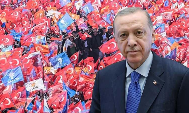 <p>Ankette AK Parti'nin oylarını yüzde 4,6 artırarak 22,7'ye çıkardığı görüldü. </p>