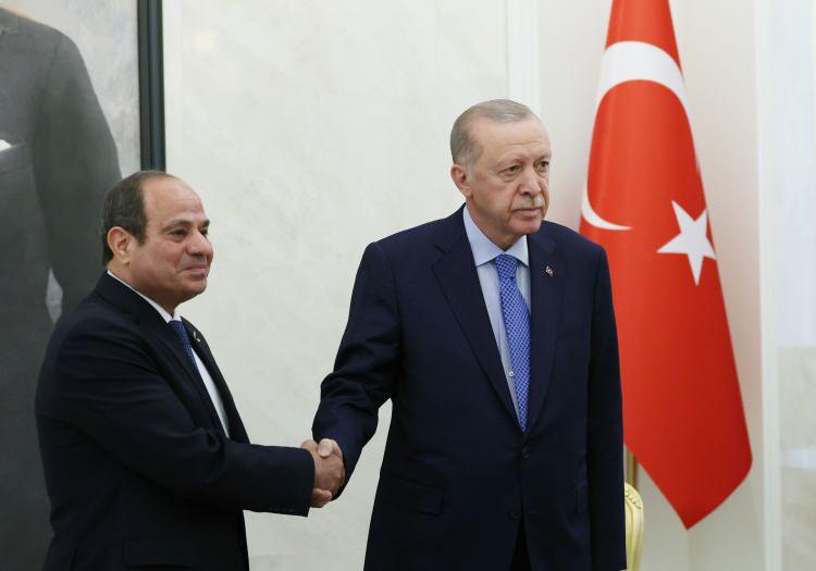 <p>Bunun ardından Mısır lideri Abdulfettah Sisi, 12 yıllık yönetimi ardından bugün Türkiye'yi ziyaret ediyor. </p>
<p> </p>
