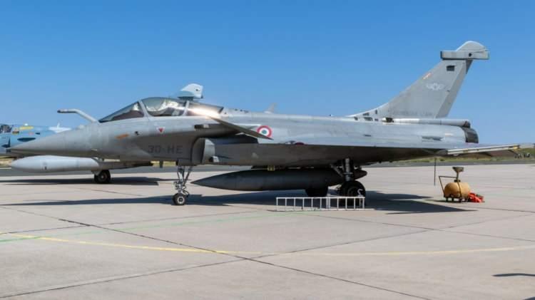 <p><strong>9. Dassault Rafale</strong></p>
<p>Dassault Rafale ve Eurofighter Typhoon oldukça benzerdir, en azından tek bir uçak olarak geliştirilmeye başlanmaları nedeniyle. Ancak, 1980'lerin ortalarında Fransa programı bölmeye ve kendi ihtiyaçları için ayrı bir savaşçı yaratmaya karar verdi.</p>