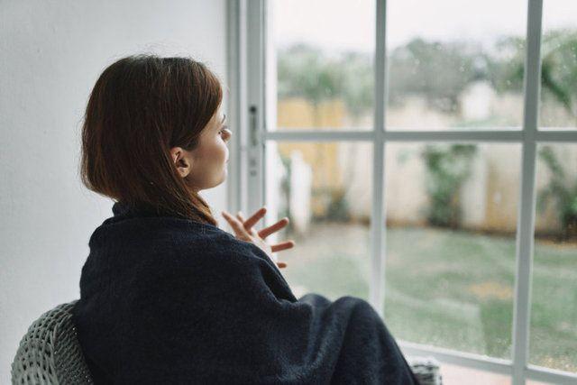 <p><span style="color:#B22222"><strong>7- İyi hikaye anlatamazlar</strong></span></p>

<p>&nbsp;</p>

<p>İlgi&ccedil; ve ilgi &ccedil;eken insanların genellikle eğlenceli hikayeler anlatabildiği belirtiliyor. 2016'da yapılan bir araştırmaya g&ouml;re kadınlar da iyi hikaye anlatabilen erkekleri daha cazip buluyor.</p>
