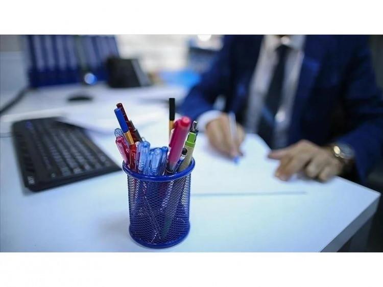 <p>Programın önemli bir detayı da tamamlayıcı emeklilik sistemi olacak. İşverenlerin de katkı vereceği sistem “kıdem tazminatı alternatifi olduğu” gerekçesiyle eleştiriliyor.</p>