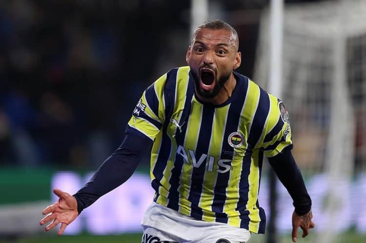<p>Yine aynı dönemde Galatasaray ile transfer yarışına girdiği Joao Pedro'yu Cagliari'den 4.68 milyon euroya transfer eden Fenerbahçe, Pedro'nun da sözleşmesini feshetti.</p>
