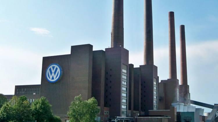 <p>Alman otomobil üreticisi Volkswagen, tasarruf ve maliyet azaltma önlemlerinin parçası olarak ilk defa Almanya'da fabrika kapatabileceği konusunda uyardı.</p>
