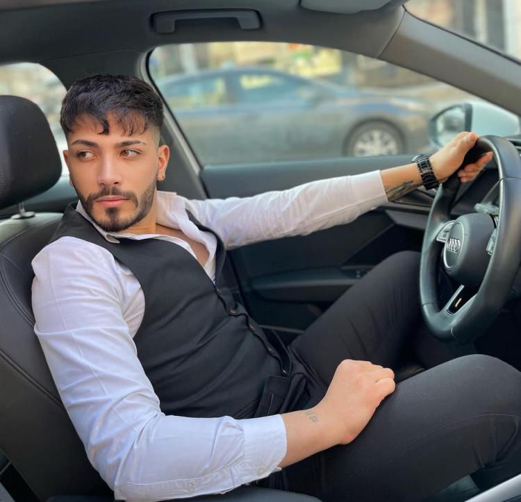 <p>Engin Polat’ın kardeşi Alper Kürşat Polat ise,<strong><em> “Bu ailenin en küçüğüyüm. Kendimi bildim bileli ailem ticaretle uğraşır. Abimin iş yükü çok ağırdı. Mali işlemleri takip etmiyordum. Müşteri ve çalışanları takip ediyordum. Üzerime atılı suçlamaları kabul etmiyorum. Kimse benden suç işlememi istemedi. İddianamede ismim bile geçmiyor ama aylardır tutukluyum. Sadece tek amacım ailemin iş sorumluluğunu azaltıp kendi ayaklarımın üzerinde durmak. Biz bir aileyiz. Aile şirketiyiz. Bahis ve iddia oynamayı dahi bilmem. Abimin ricasıyla Nilda Gayrimenkule para yatırmışlığım vardır” </em></strong>dedi.</p>
<p> </p>