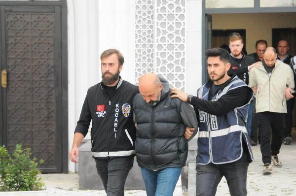 <p> İfadelerinde, Ör bayıldıktan sonra galeriye gelen Ferdi Gün ve Ceyhun Azak tarafından maktulün sarıldığı halı içinde aracın bagaj kısmına konulduğunu belirten sanıklar, maktulün bu şekilde Kocaeli’nin Kartepe ilçesine bağlı Ketenciler köyündeki çiftliğe getirildiğini söyledi. Çiftlikte Ceyhun Azak tarafından balta ile Ör’ün cesedinin parçalara ayrıldığını söyleyen sanıklar, cesedin parçalarını kimyasal madde ile dolu bir varile koyduklarını, olayda kullandıkları eşyaları da yaktıklarını kaydetti.</p>