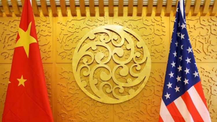<p>Washington'ın çip sektöründe Çin'e yönelik ihracat kısıtlamaları, Çin'den ithal elektrikli araçlara getirdiği yüksek gümrük tarifeleri ve Avrupalı müttefikleri ile Japonya ve Kanada'yı benzer adımlar atmaya ikna etmesi, Çin'i bu sektörlerde yeni tedarik zincirleri ve pazarlar için gelişmekte olan ülkelere yönlendiriyor.</p>
