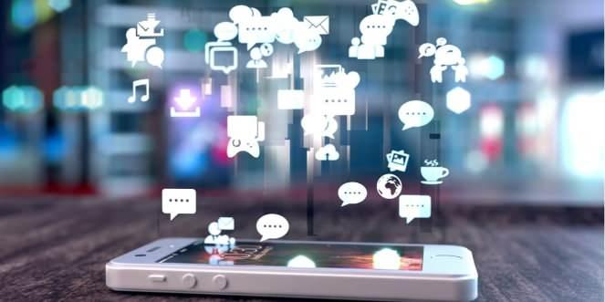 <p>Aslında telefonunuzun sizi sürekli dinlediğini söylemek doğru olmaz. Ancak, kullandığınız uygulamalar ve hizmetler, mikrofonunuza erişim izni verdiğinizde konuşmalarınızı kaydedebilir ve analiz edebilir.</p>
<p> </p>