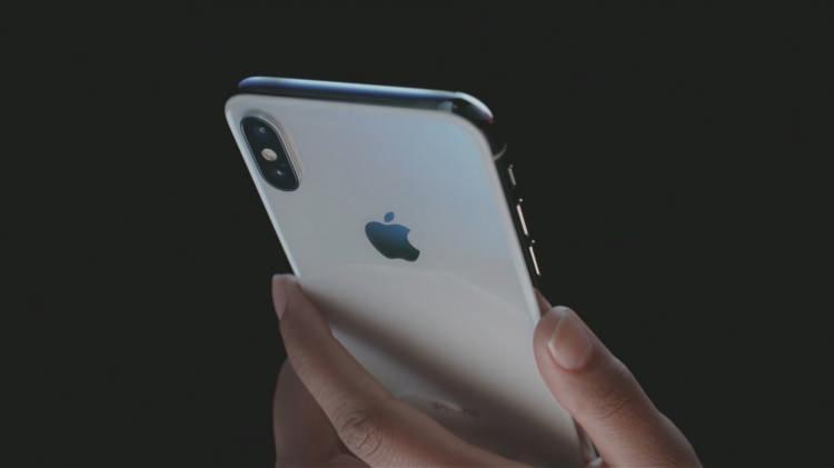 <p>Telefonunuzun ayarlar bölümünden uygulamaların izinlerini kontrol edebilirsiniz.</p>
<p>Mikrofon izni veren uygulamaların listesini inceleyerek, gerekmeyen izinleri kaldırabilirsiniz.</p>
