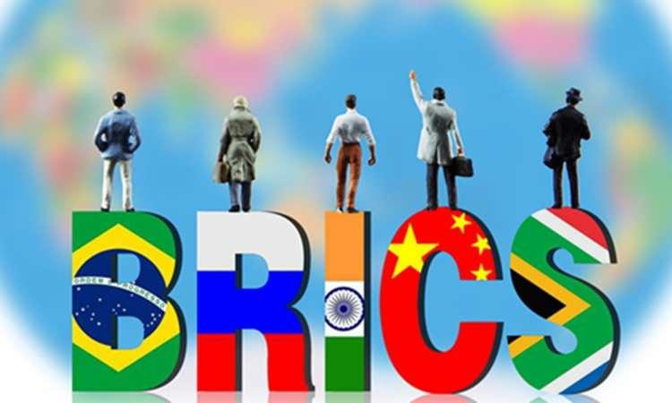 <p><span style="color:#B22222"><strong>BRICS’İN KÜRESEL EKONOMİDEKİ ARTAN PAYI</strong></span></p>

<p>BRICS 2001 yılında "BRIC" olarak literatüre girmiş ve 2009'da Rusya'nın girişimiyle ABD ve Batı ülkelerinin küresel hakimiyetini dengelemek amacıyla gayri resmi bir platform olarak kurulmuştu.</p>
